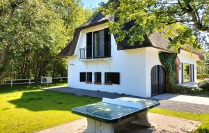 Stunning Home In Oostduinkerke With Wifi