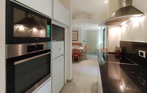 Stunning Home In Oostduinkerke With Wifi