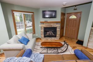 Yellow Birch Cottage by Simple Life Rentals