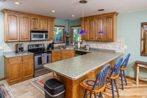 Yellow Birch Cottage by Simple Life Rentals