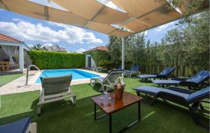 Nice Home In Kastel Luksic With Sauna