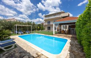 Nice Home In Kastel Luksic With Sauna