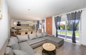 Nice Home In Kastel Luksic With Sauna