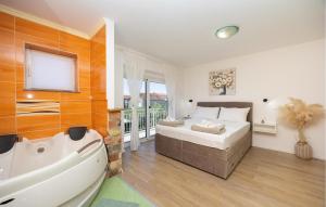 Nice Home In Kastel Luksic With Sauna