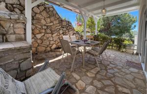 4 Bedroom Pet Friendly Home In Miholascica