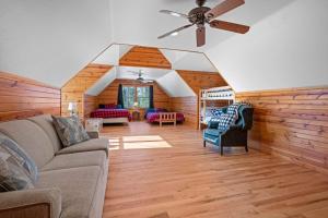 The Log Home of Fish Creek by Simple Life Rentals