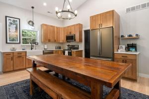 Relax at Newly Constructed home in Egg Harbor