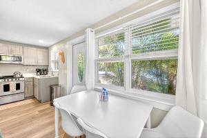 Walk to Siesta Key Beach and Village, Pool, Dock