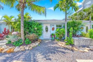 Walk to Siesta Key Beach and Village, Pool, Dock
