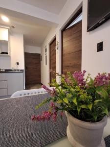 7min del Parque Central, céntrico, impecable, parqueo Apto de 2 Habitaciones