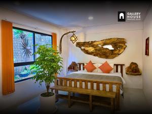 Gallery House - Artistic Villa with Plunge Pool