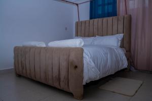 Ms BNB