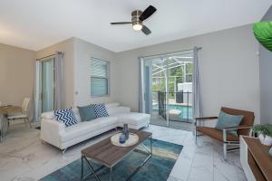 670RG TOWNHOUSE 4 BEDROOMS 3 BATHROOMS POOL