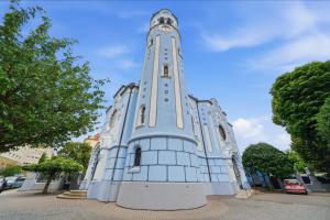 Blue Church Retreat Free Parking & City Center