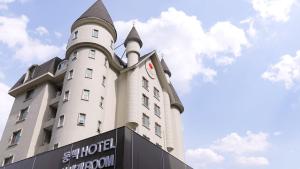 From H Dongbaek Hotel by kwon Cheonan Seongjeong