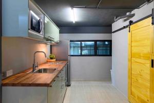 Copper - Private Room, City Center, MRT, Wi-Fi, A2