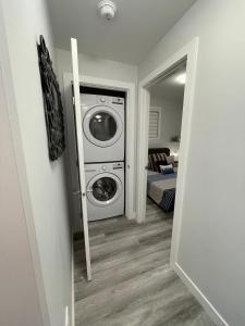 Cozy 2 Bedroom Suite in Brighton - 3 Minutes to Landmark Cinemas & Marketplace