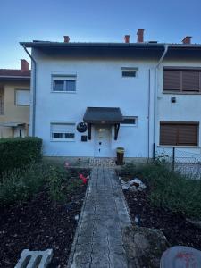 Arnold Apartmanház