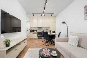 Charming Pet-Friendly Apartment with Terrace by Noclegi Renters