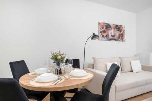 Charming Pet-Friendly Apartment with Terrace by Noclegi Renters