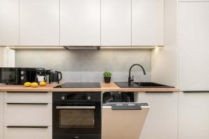Charming Pet-Friendly Apartment with Terrace by Noclegi Renters