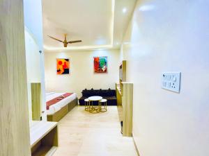 NEW BEST HOTEL - THE B-INN - Premium & Best Comfortable and Luxury Stay - Near Kashi Vishwanath Temple & Ganga Ghat Varanasi - Free Room Service & Wi-Fi - BEST HOTEL IN VARANASI