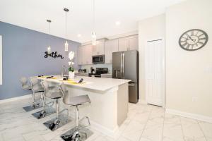 8947AR TOWNHOUSE