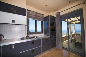 Villa Marini Aegina - Panoramic Sea Views, Pool side retreats & privacy