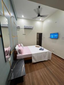 Golden Waves Guest House