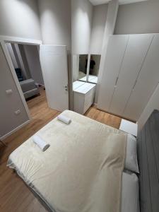 Apartment 27
