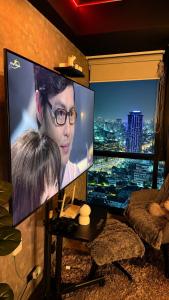 44sqm Modern Luxe City View, short walk to Malls with 400Mbps WiFi