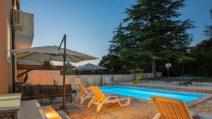Countryside Pool Escape