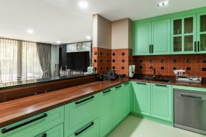 Spacious 2BDR Garden View Apartment by Villacarte