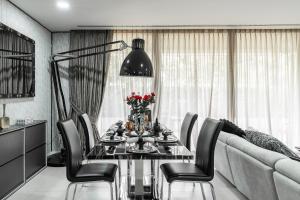 Spacious 2BDR Garden View Apartment by Villacarte