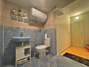 Bright Base Rooftop Chill 1BR