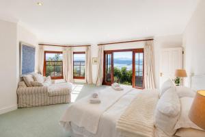 Baycrest Villa - Luxury Coastal Stay