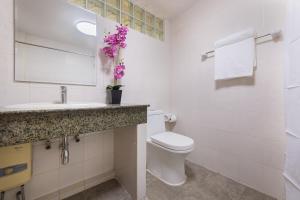 6BR Rooftop Villa near NANA BTS NANA Plaza Benjakitti Park 10 king beds