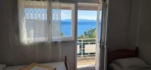 Simple beachfront rooms Bego