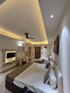 Ryoko Home Medanta - Studios with Kitchen