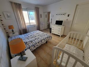 Bel Appartement Face à la mer, au RDC dune maison en cours de classement meublé, 4 couchages, WIFI, PORTIRAGNES PLAGE LXBFM26