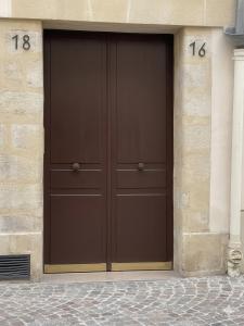 Joli studio, rue calme, prêt de Notre Dame de Paris