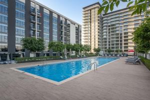 Free housekeeping visits during your stay - StayShort - Modern 1 Bedroom in Dubai Hills that Sleeps 4 Great Location