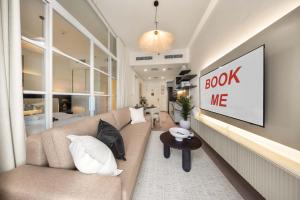 Free housekeeping visits during your stay - StayShort - Modern 1 Bedroom in Dubai Hills that Sleeps 4 Great Location