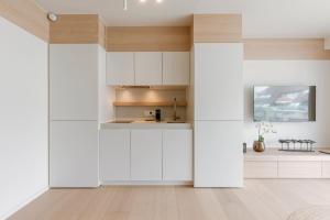 Stylish coastal apartment for 4 with sea view