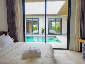 Modern Luxury 4BR Pool Villa by the Sea E2