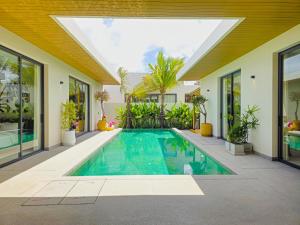 Modern Luxury 4BR Pool Villa by the Sea E2