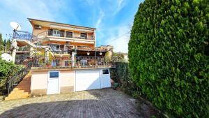 Apartman Santa Lucia 2 Kostrena by Villas Guide