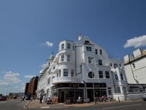 Panoramic Apartment in Bexhill Kent with Balcony