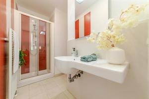 Characteristic one bedroom Apartment Columns of San Lorenzo