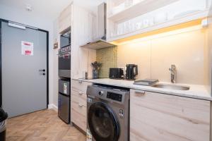 Foreshore Place - City Studio Apartment